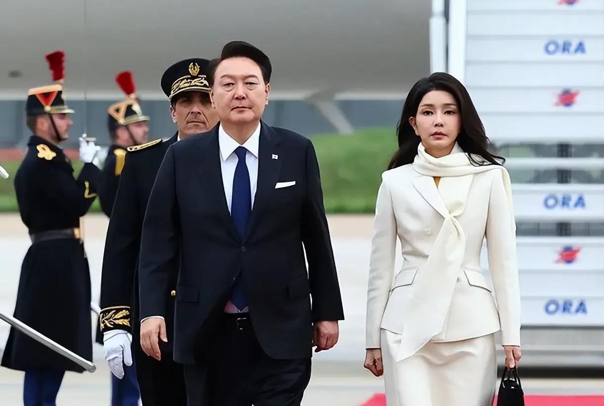 韩国第一夫人出事了，她到底是谁？能量太大了！

据韩联社报道，韩国国会1月4日向