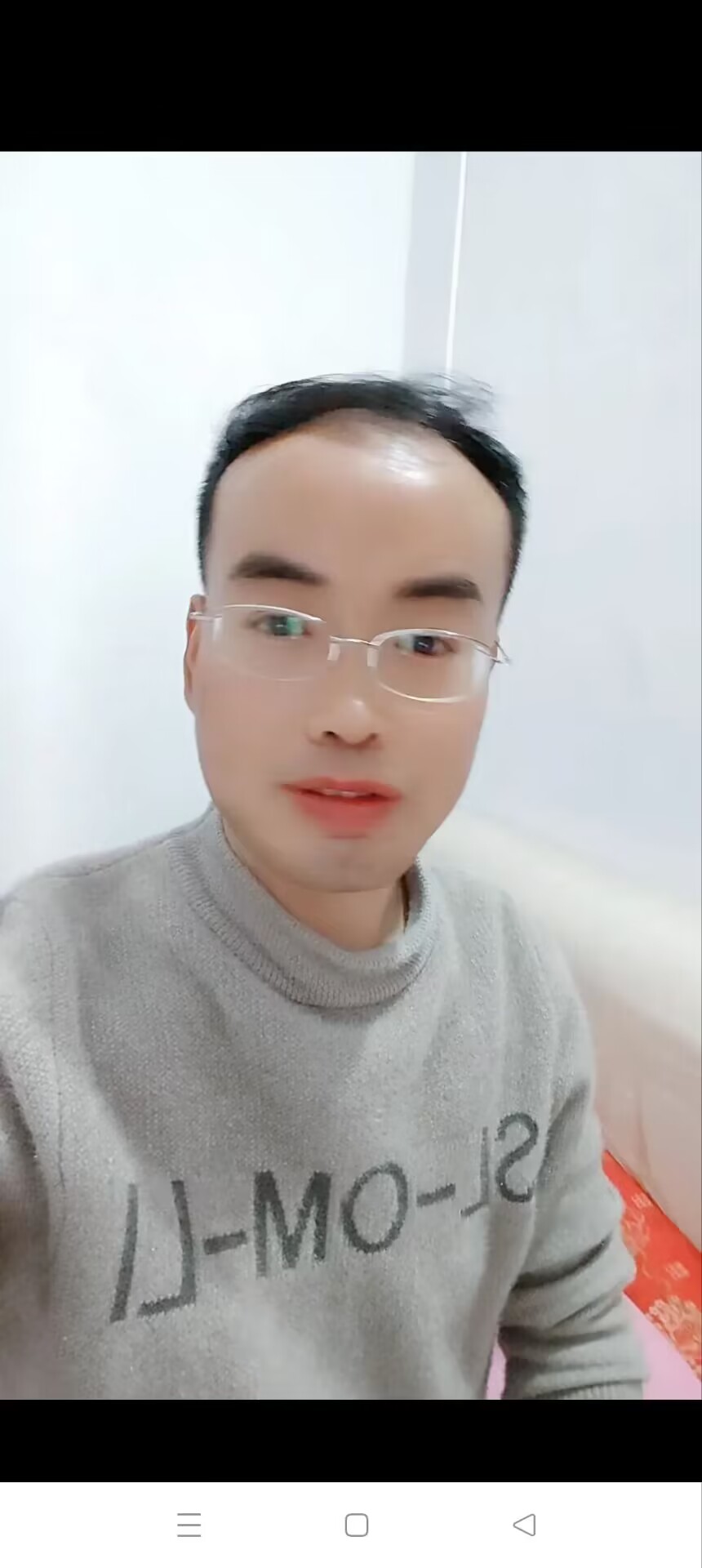 前天相亲那个女的，36岁，丧偶带两个娃，今天终于给我回话了，是通过媒人传话给我，