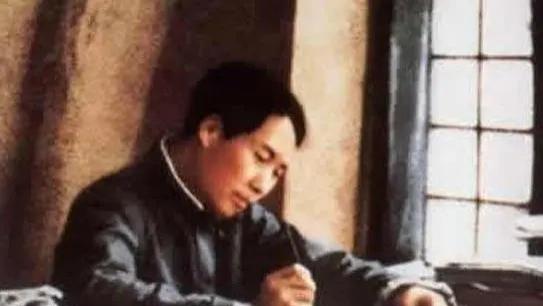 毛主席一著作，蒋介石赞叹，丘吉尔、罗斯福、斯大林时常拜读，位列世界十大军事名著。