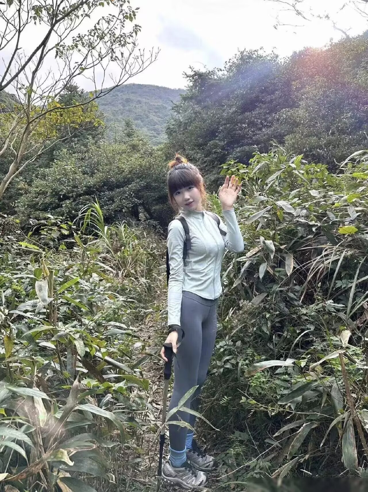 不论是攀登高峰还是徜徉山间，选择合适的装备至关重要。最近，一项新研究发现，在登山