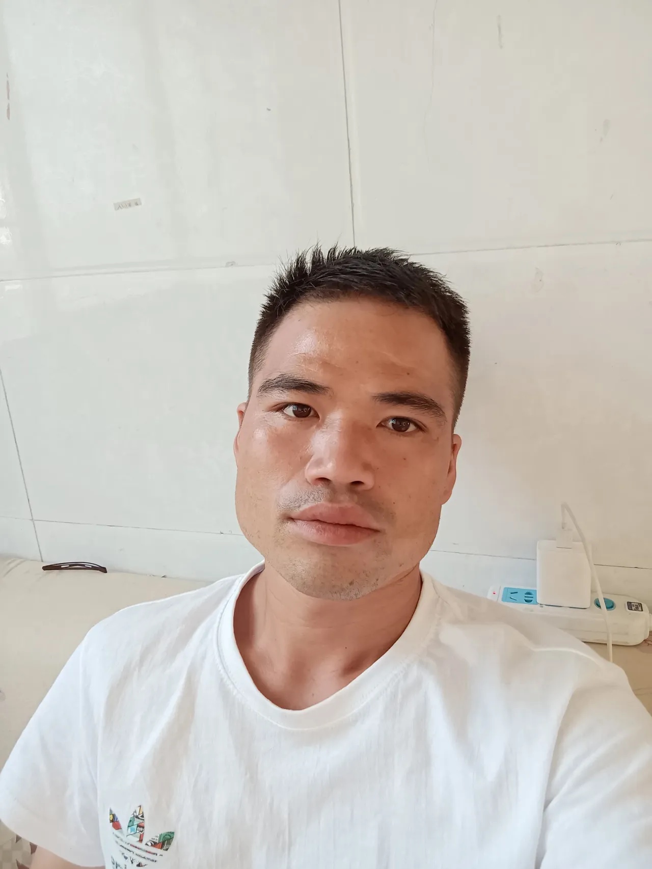 我怀疑很难能娶到老婆了。
    我今年已经35岁，身高一般1.65米，
   