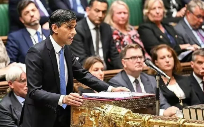 无地自容！英国议员当面质问英国首相苏纳克，巴以冲突人道主义停火议案为什么投弃权票