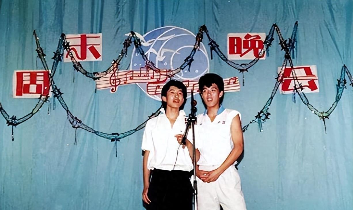 他8次上春晚，作死被捕入狱，今54岁仍无人问津，老搭档也断了联络