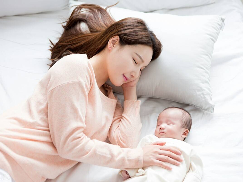 #宝妈育儿交流# 生孩子消耗了大量的精力，育儿又剥夺了大量的时间，而妈妈辛苦的付