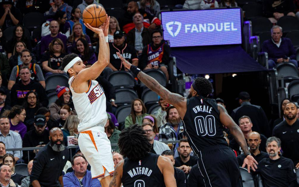 布克空砍34+6+12！
太阳112-116不敌篮网，
这场球太阳虽然坐拥三巨头