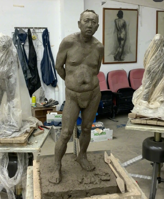 美术生的手艺能有多绝，还以为真人掉泥桨里了... ​​​

