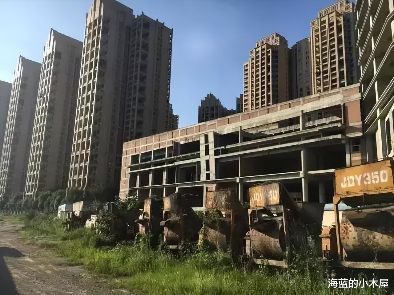 花10万入住烂尾楼，成为唯一住户！为何开发商能烂尾，购房者却不能断供？