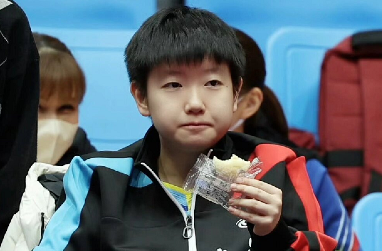 国乒代表！孙颖莎体能好有原因，训练挥汗如雨，全红婵都愣神
在国家队冬训体能大比武