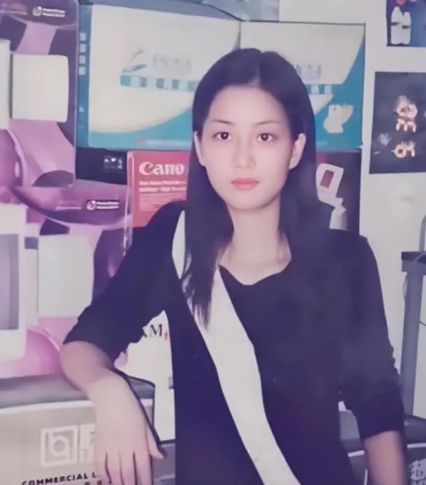 这张照片是20年前在长春电脑科技城工作时拍的。当时，我在那儿卖组装电脑，每个月的