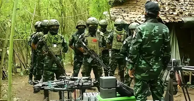果敢同盟军无人机大队再次曝光，帅得简直让人大跌眼镜！特别是中间那个小帅哥，胸前那