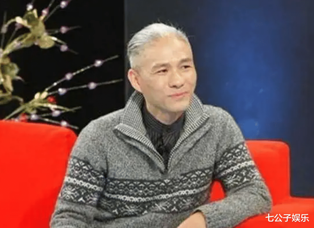 他曾登上春晚身价过亿，破产后却一夜白头，现在靠卖包子重整旗鼓