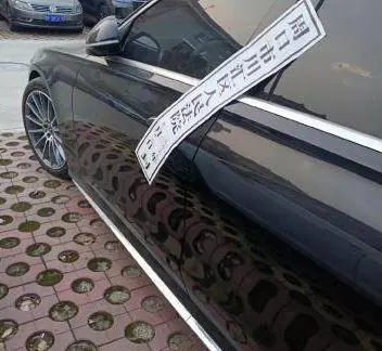 神秘大佬陨落现场照片曝光，网友纷纷猜测身份