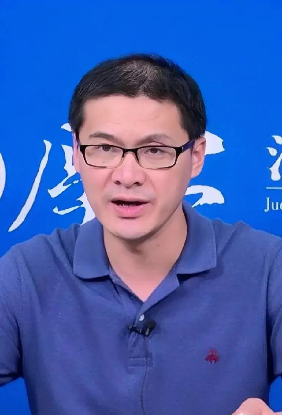 罗翔说:早年，我到美国访问，由于人生地不熟，过金门大桥的时候，不想交6美元过桥费