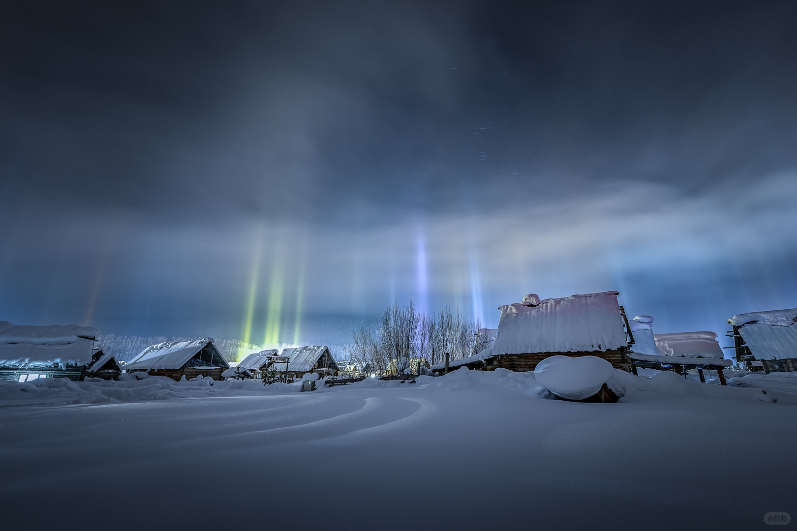 地球在流浪？我拍到了行星发射器！
在禾木的第二个晚上竟然遇到了罕见的寒夜光柱。
