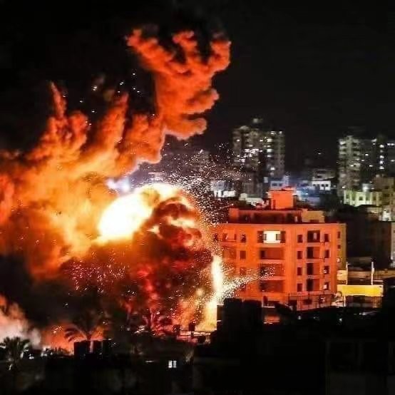 以色列轰炸加沙地区，其实就是给整个中东地区看的，告诉所有人敢于袭击以色列，就是这