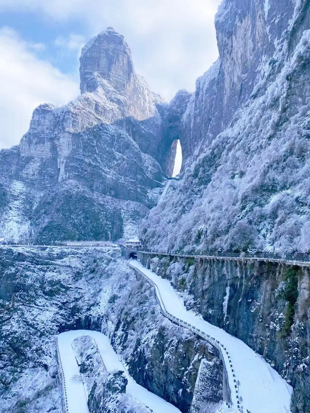我不允许你们还不知道！张家界的雾凇雪景！