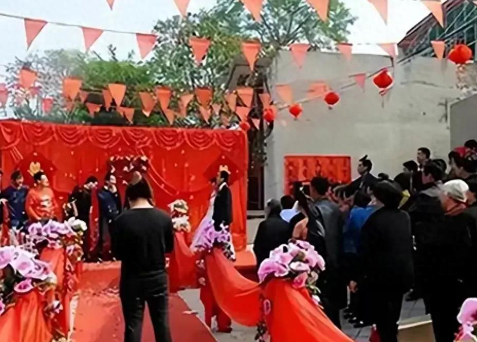 杭州父子同日迎娶母女, 双倍幸福可喜可贺, 这对父子真的是赚大了