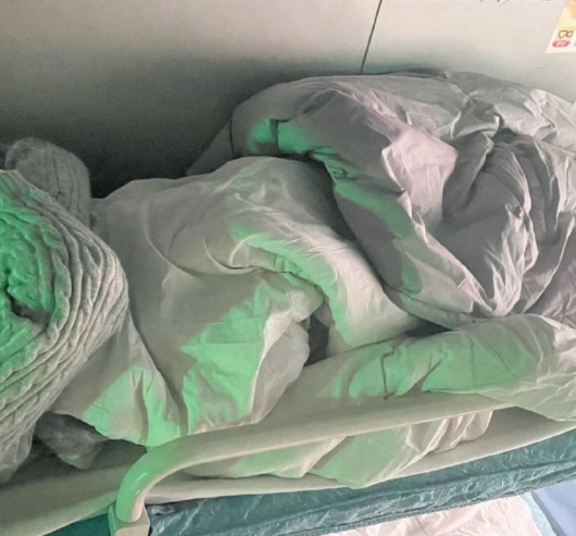 20000毫安充电宝很重了吧，而且人家60岁了也不是阿姨了啊，只要1200我觉得