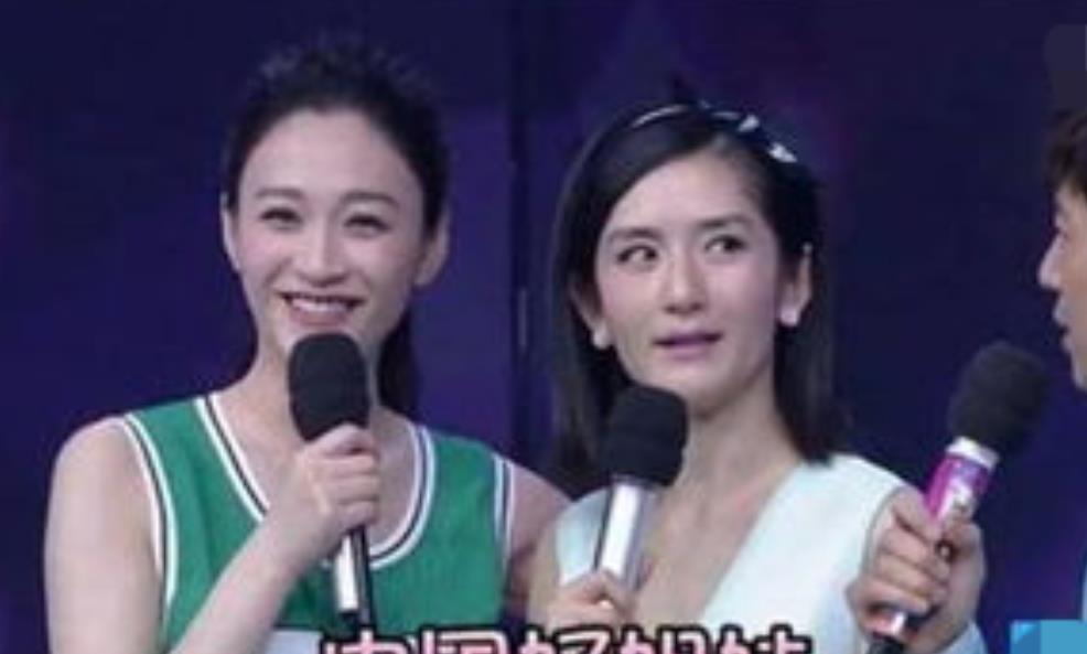 
2011年，谢娜结婚时，李小冉放下所有的工作，专程坐飞机给她当伴娘，三年后，李