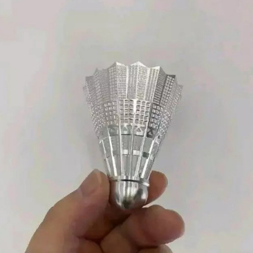 网友:自从买了这个羽毛球，妈妈再也不怕我打坏了！