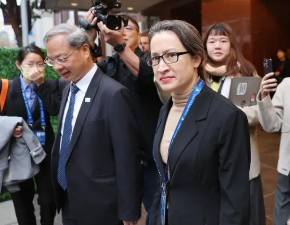 【这名女“台独”顽固分子也跑到美国旧金山apec会议现场蹭热点】APEC领袖峰会