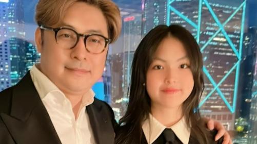 王诗龄画作被英国学校选为圣诞海报，王岳伦激动晒照：恭喜我妞儿