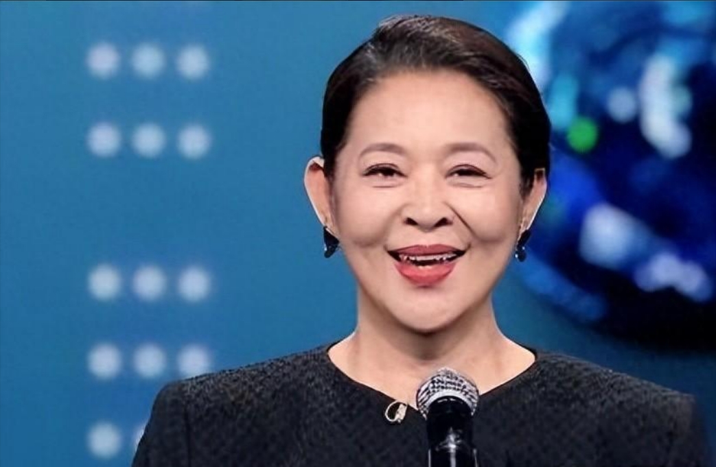 64岁倪萍美到认不出，穿汉服亮相优雅大方，古韵气质好似画中仙！

倪萍是娱乐圈公