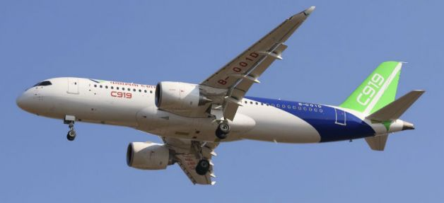 今日上午九点，第三架交付东航的 C919飞机（B-919D）将执行M2999调机