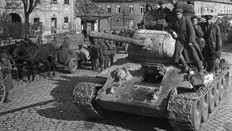 二战简史2-13 进军维也纳（上）苏军势如破竹，解放巴尔干半岛近在咫尺，德军该如何应对