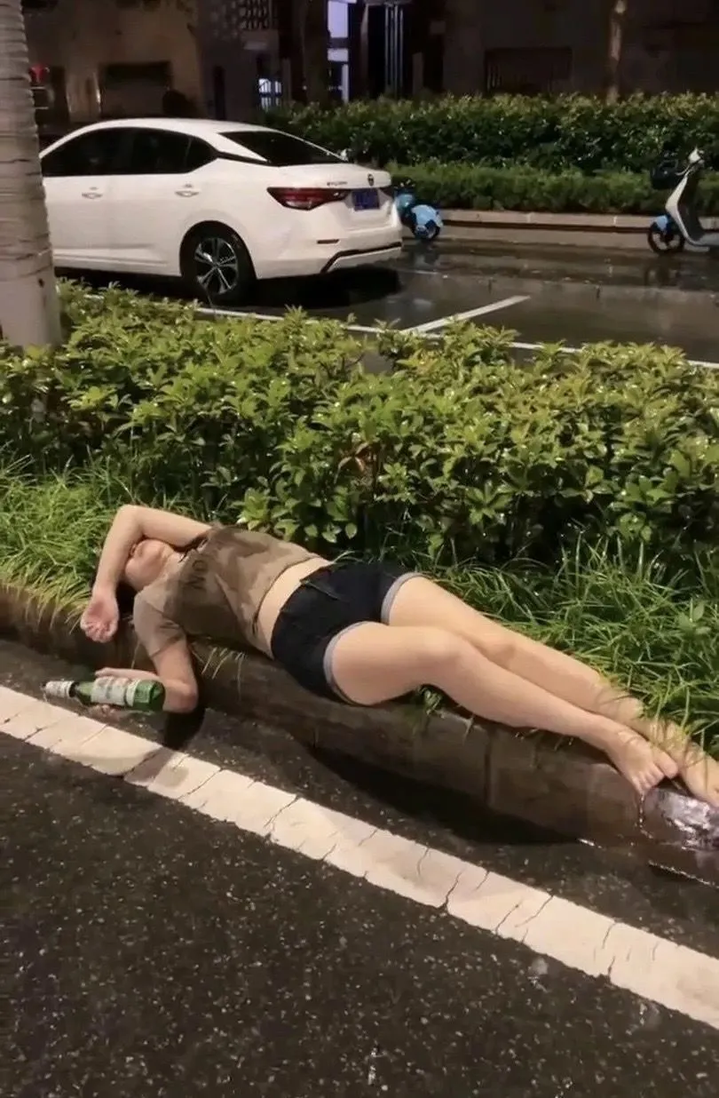 要不要帮她一下