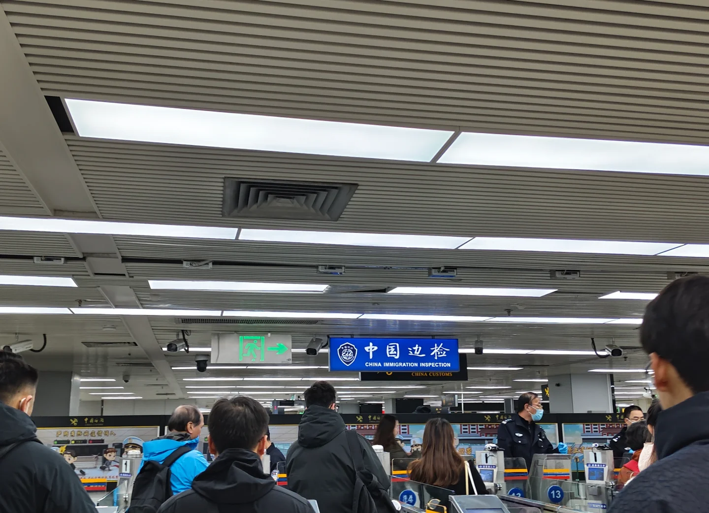 有网友吐槽：深圳地铁票价遥遥领先，罗湖到上水一站就要27块钱，可谓是最贵的地铁票