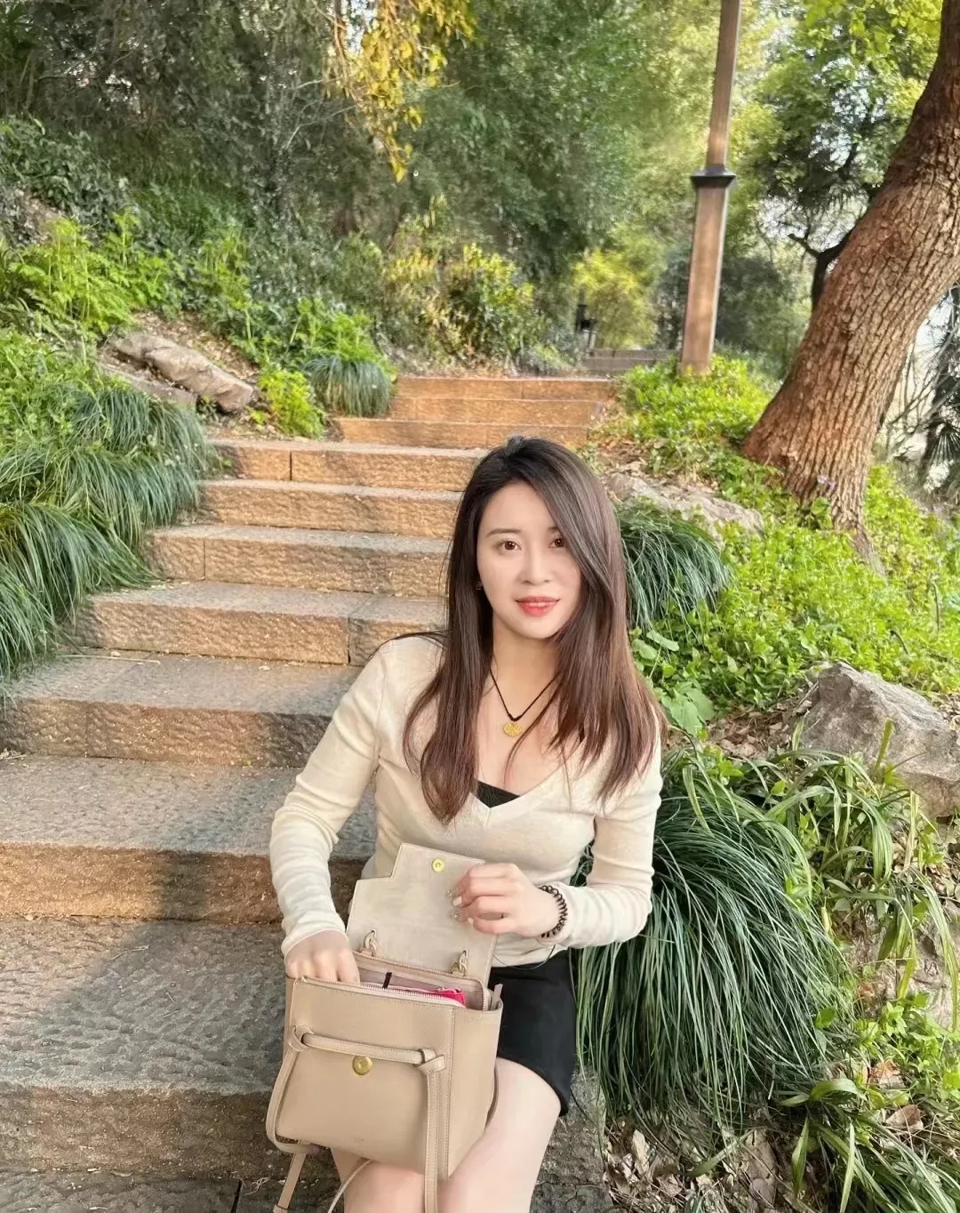 33岁未婚未育，还能遇到真爱吗？
我发现30岁以后，婚恋市场就只在意女生的年纪。