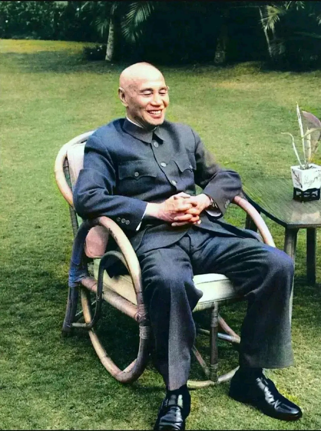 蒋介石的十大罪状：

1、外蒙古独立。
2、放弃钓鱼岛。
3、放弃日本战败赔款。