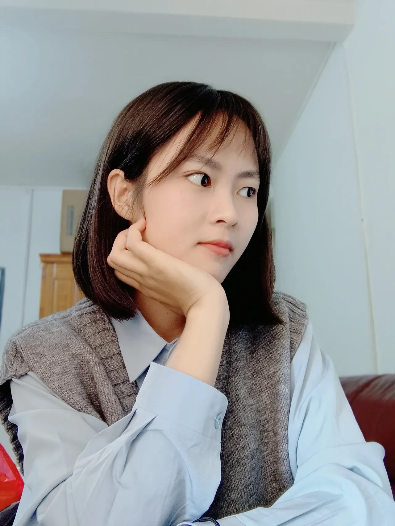 体制内的生活有多爽:
1.可以迟到早退，没有人说。

2.不加班，到点就走。

