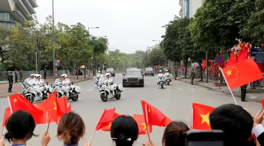 
越南这一次的接待规格，只能用顶级来形容。从越南河内国际机场一直到目的地总督府，