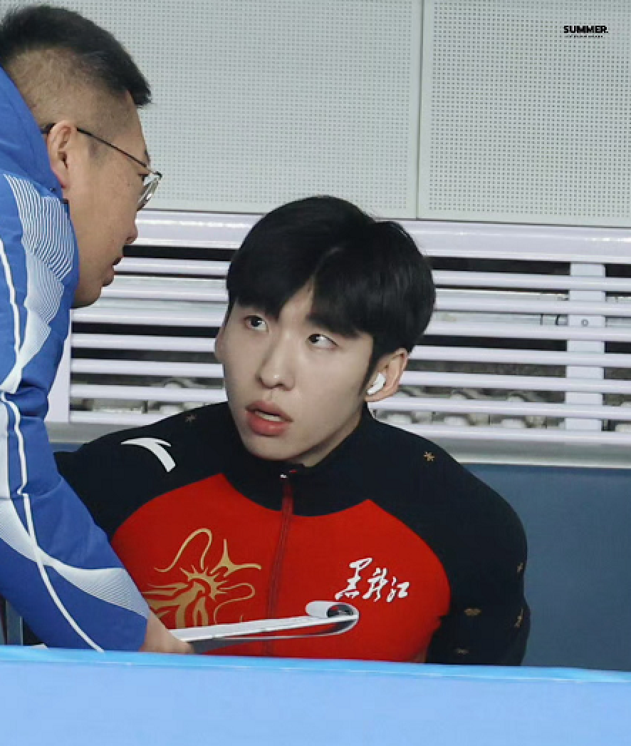 首战冬运会！林孝埈最后一圈放水，遭压哨逆转晋级，人气爆棚
第十四届全国冬季运动会