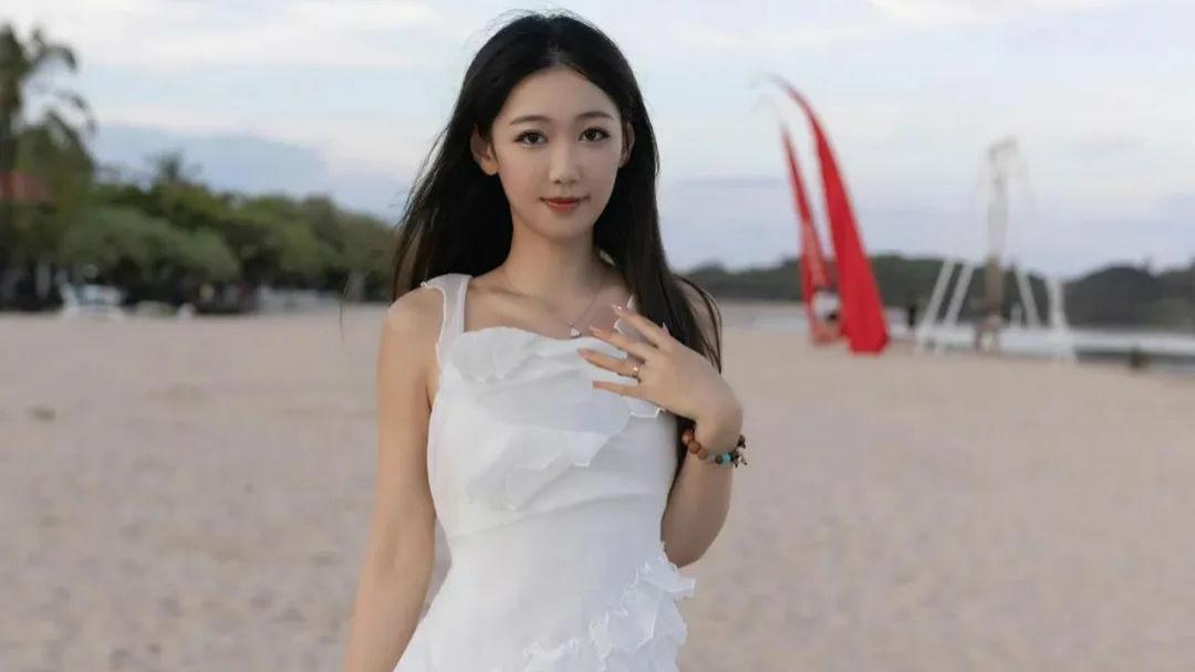 唐安琪——海滩纯白少女「摄影评测与赏析」