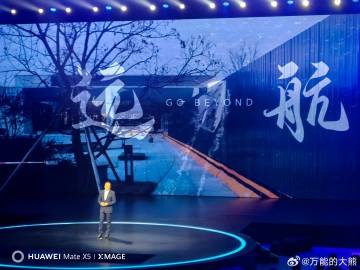 明哥上来就煽情啊。。荣耀这三年确实不容易。 #荣耀MagicOS 8.0# ​​