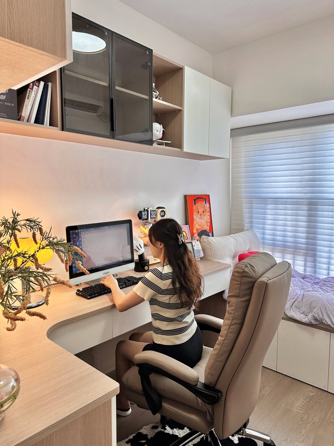 7㎡的小卧室改造成书房真的太实用了
当初不听劝，把蕞小的房间改造成书房，结果却是