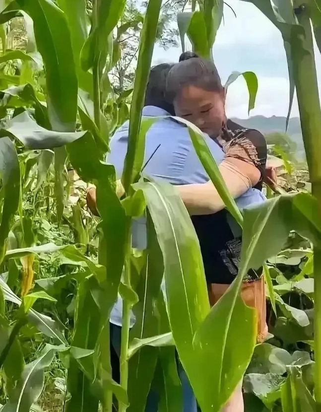 我也想当村支书。 近日，山东潍坊某镇一名村支书和妇女主任的2分半视频意外曝光，事