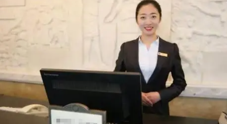 昨晚一个人去了一趟KTV,前台小姐姐眉头抬老高，不可思议，“你一个人?
“嗯，一