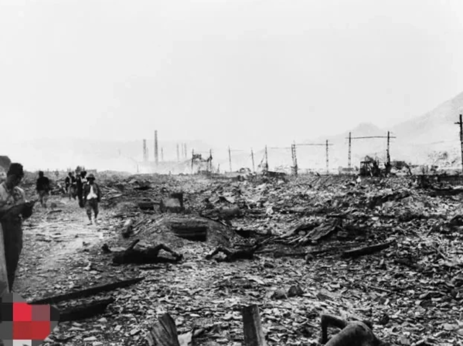 美国人在广岛投原子弹时间是：1945年8月6日，日本人被炸懵了，死了几万人，没有