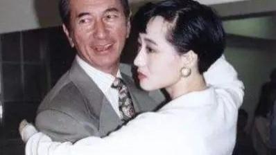 利智被周润发怒砸蛋糕，遭梅艳芳调侃，为什么整个港圈都在排挤她