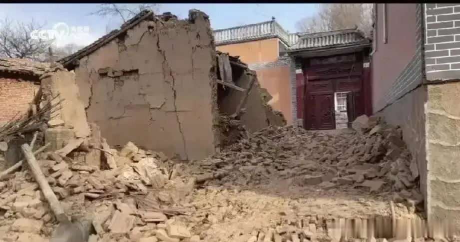 甘肃地震后，一些别有用心人通过拍摄了农村的老旧房屋来抹黑国家！有没有老百姓心里最