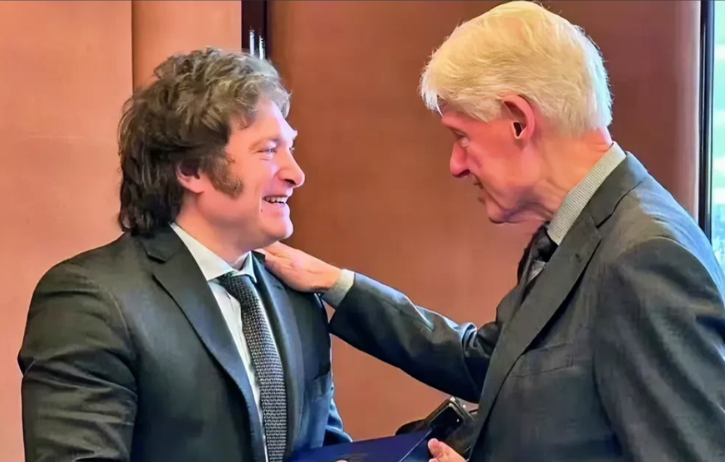 尴尬！阿根廷新总统未被安排会见美国总统拜登。当地时间27日，阿根廷新当选总统米莱