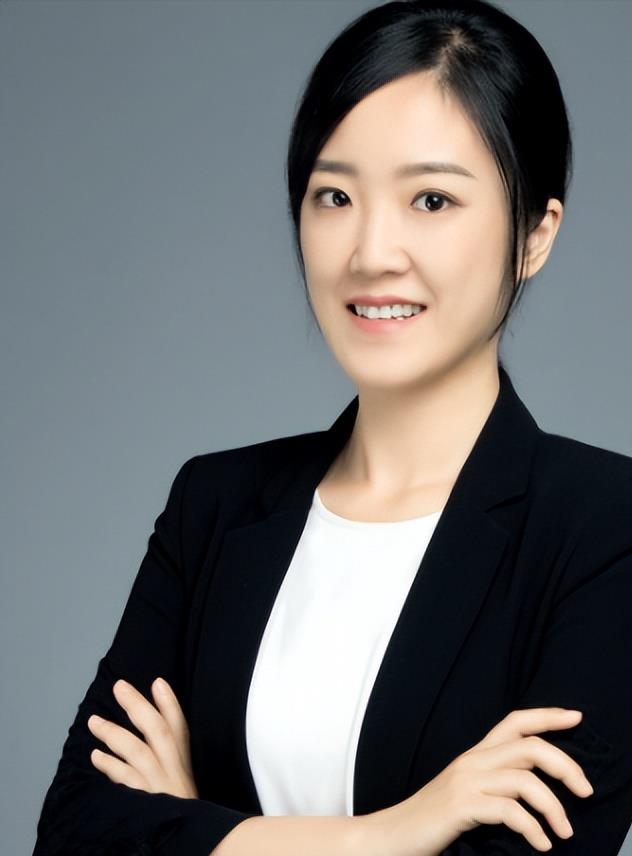 中国芯片奇才黄芊芊，17岁上北大，30岁斩获世界级大奖，全球仅3人！当美国科技巨