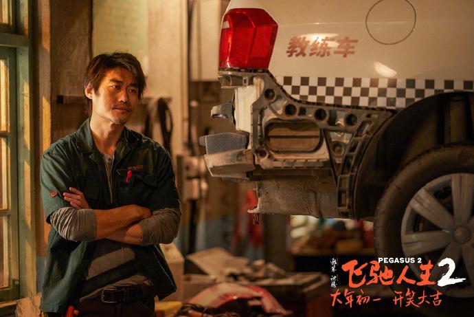 《飞驰人生2》新特辑来袭，沈腾领衔的“驰名天团”再度聚首！🔥 这部让人期待已久