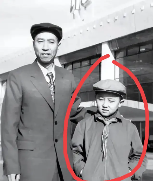 于谦70年代这身西装，社会上层无疑啊！