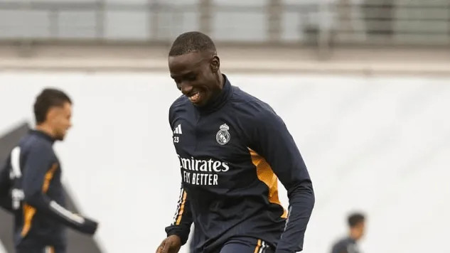 心系皇马！门迪小伤缠身，皇马主帅卢蒂哀叹：“天气太冷了！”