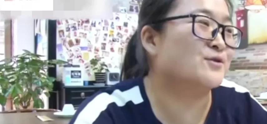 16岁女孩打工20天一分钱没有挣到，反而倒给老板195元。记者问老板娘：干一个月